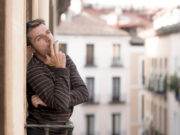 La solitude et le malheur font vieillir plus vite que la cigarette