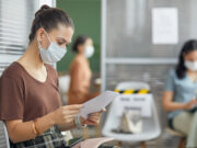 Huitième vague : retour du masque obligatoire ?