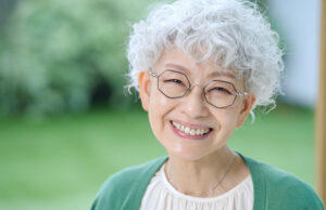 Pourquoi avons-nous les cheveux qui blanchissent ?