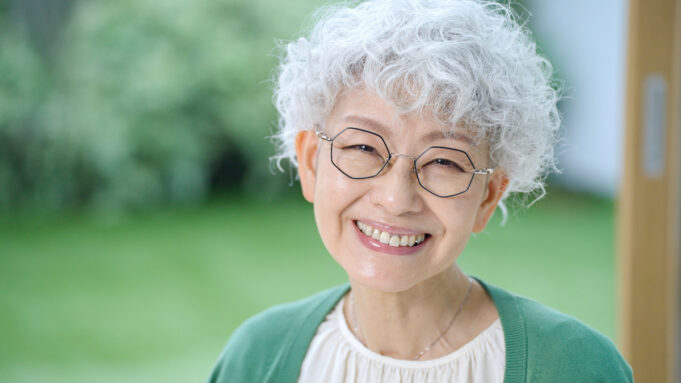 Pourquoi avons-nous les cheveux qui blanchissent ?