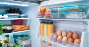 Aliments périmés : lesquels peut-on quand même consommer ?
