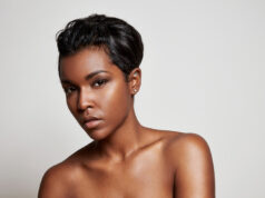 Si vous utilisez des produits lissants pour les cheveux, prudence