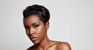 Si vous utilisez des produits lissants pour les cheveux, prudence