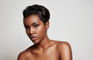 Si vous utilisez des produits lissants pour les cheveux, prudence