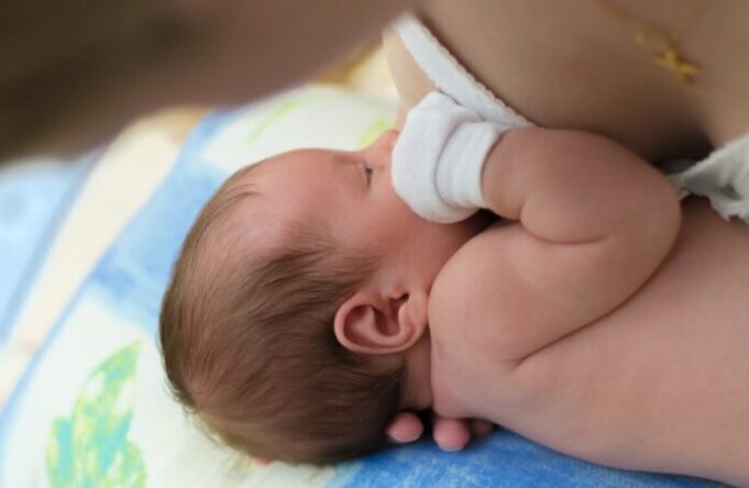 Le colostrum de la femme : l’or liquide