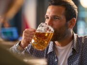 Si vous buvez plus d’un verre par jour, le risque d’AVC est « élevé »