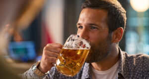Si vous buvez plus d’un verre par jour, le risque d’AVC est « élevé »