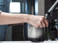 Est-il dangereux de faire bouillir directement de l’eau chaude du robinet ?