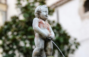 Urinothérapie : boire son urine, une fausse bonne idée ?