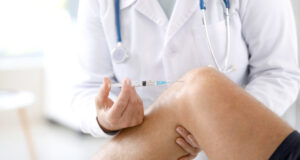 Arthrose du genou : les injections de corticoïdes feraient plus de mal que de bien