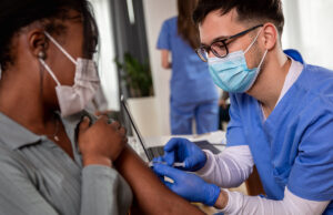 Covid-19: les vaccins bivalents autorisés en première dose