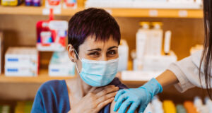 Effets secondaires des vaccins COVID : est-ce «dans la tête» ?