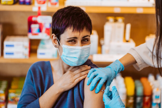 Effets secondaires des vaccins COVID : est-ce «dans la tête» ?