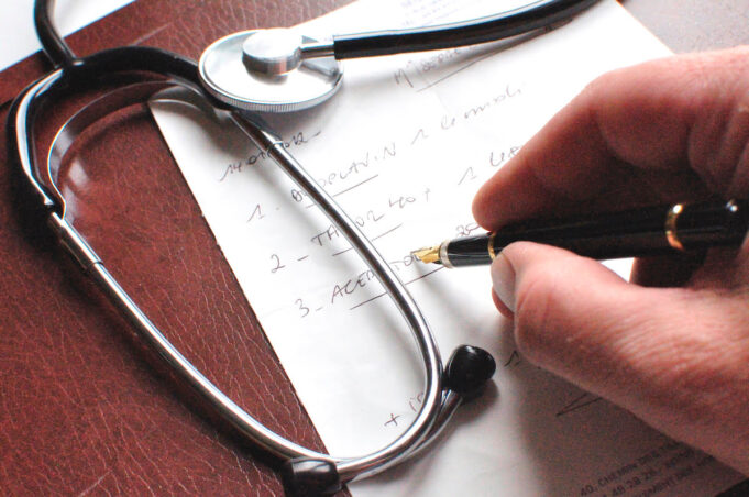 Ordonnance du médecin illisible ? Google veut lancer une nouvelle application