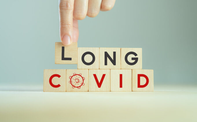 Covid long : ce que les scientifiques constatent un an après