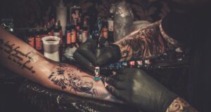 Piercings, tatouages : quels sont les risques ?