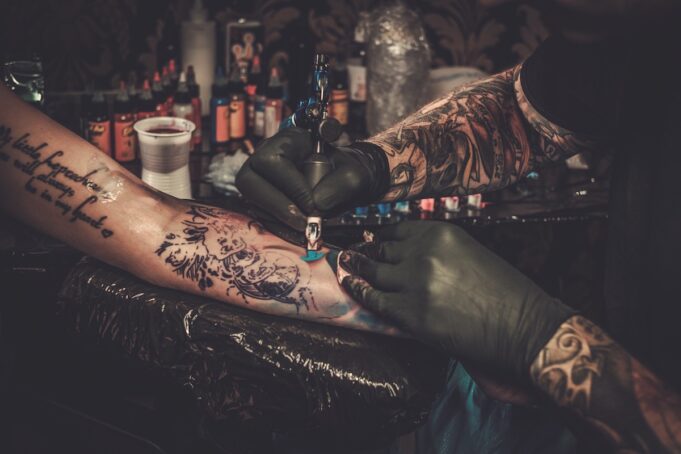 Piercings, tatouages : quels sont les risques ?