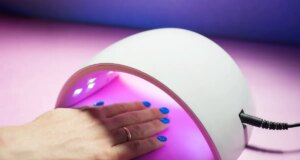 Les lampes UV des manucures exposent à des mutations cancérigènes