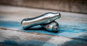 Gaz hilarant : une euphorie de courte durée