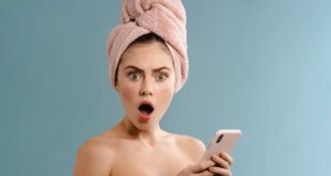 Pourquoi vous ne devriez pas utiliser votre téléphone dans la salle de bain