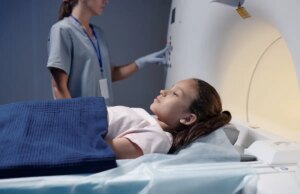 Scanner la tête d’un enfant augmente-t-il vraiment le risque de tumeur du cerveau ?