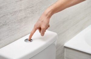 L’erreur dégoutante à éviter quand vous tirez la chasse d’eau