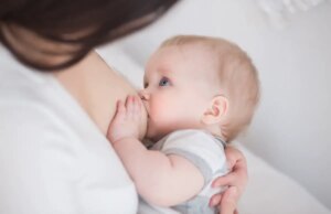 Bébé : l’allaitement prolongé protège des caries