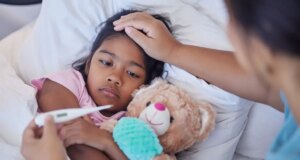 Fièvre : un parent sur trois donne un médicament inutile à l’enfant