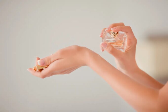 Le parfum peut-il être mauvais pour la peau ?