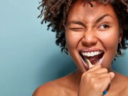 Se brosser les dents après les repas, est-ce vraiment une bonne idée ?