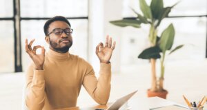 Ces aliments qui augmentent et provoquent le stress