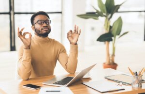 Ces aliments qui augmentent et provoquent le stress