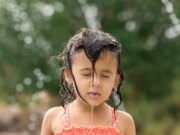 Est-ce mauvais pour la santé de sortir les cheveux mouillés ?