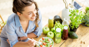 Manger des aliments crus : bonne ou mauvaise idée ?