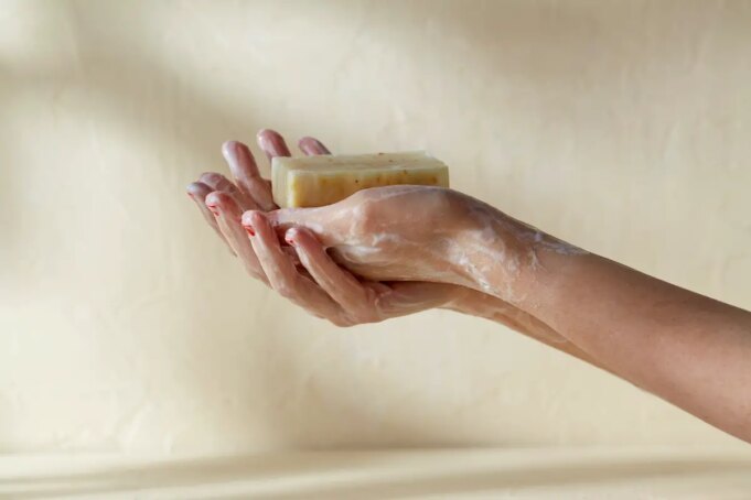 Le savon liquide est-il plus sain que le savon en pain ?