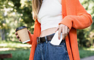 Est-il dangereux de mettre son téléphone portable dans sa poche ?