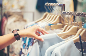 Pourquoi il faut absolument laver vos vêtements neufs avant de les porter ?