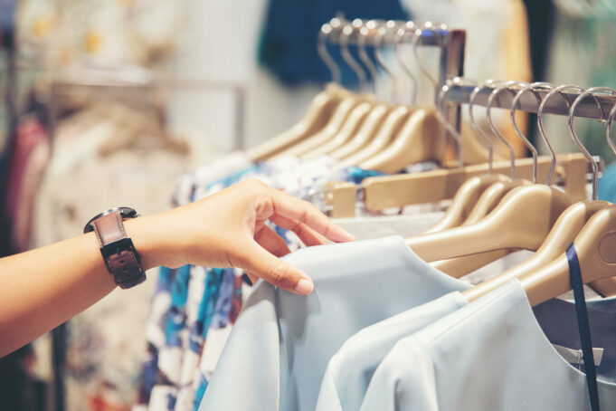 Pourquoi il faut absolument laver vos vêtements neufs avant de les porter ?