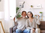 La téléassistance : un dispositif efficace pour préserver le bien-être des séniors ?