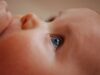 Collyres pour les yeux : effets indésirables chez les bébés