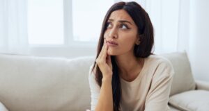 Covid long : quels sont les symptômes invisibles reconnus par les autorités ?