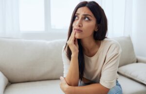 Covid long : quels sont les symptômes invisibles reconnus par les autorités ?