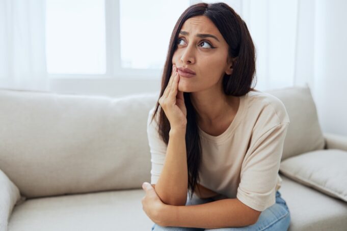 Covid long : quels sont les symptômes invisibles reconnus par les autorités ?