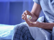 Compléments alimentaires pour dormir : vérifiez leur composition