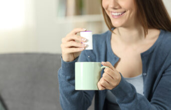 Édulcorant à la place du sucre : la mise en garde de l’OMS