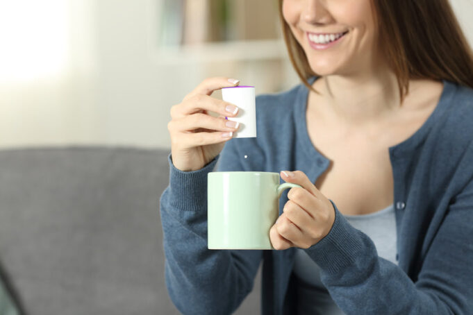 Édulcorant à la place du sucre : la mise en garde de l’OMS