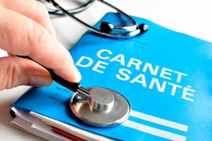 Le carnet de santé devient numérique : qu’est-ce que ça va changer pour moi ?