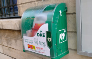 Défibrillateurs publics : sont-ils vraiment utiles ?