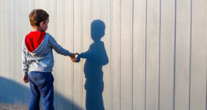 Autisme : quels sont les premiers signes ?