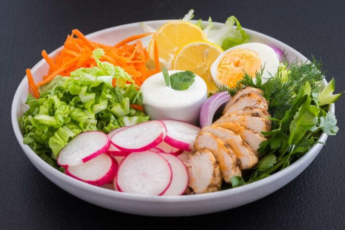 Crudités : pourquoi faut-il éviter d’en manger le soir ?